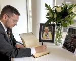 QE2 Book of condolence