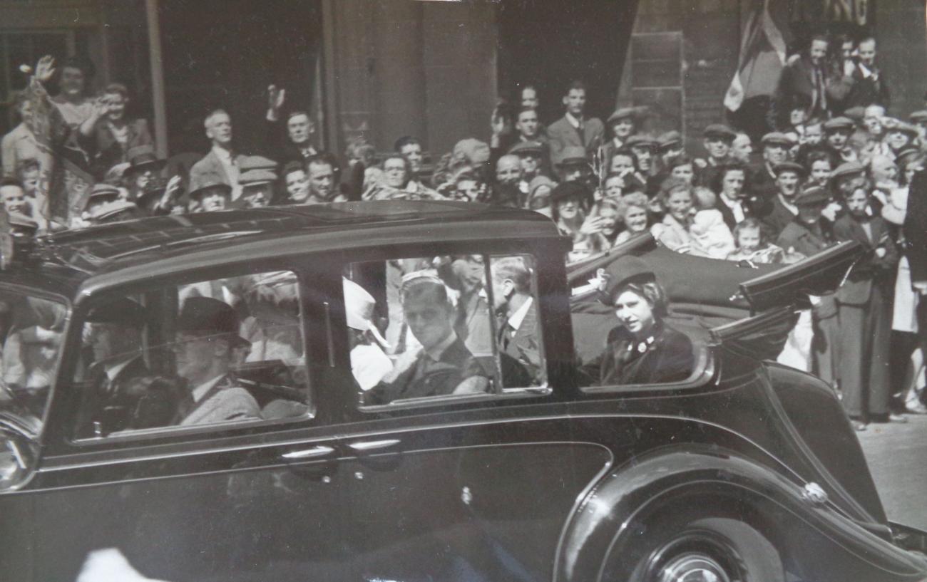 Royal party at Motherwell Cross en route to Dalzell House, 1947