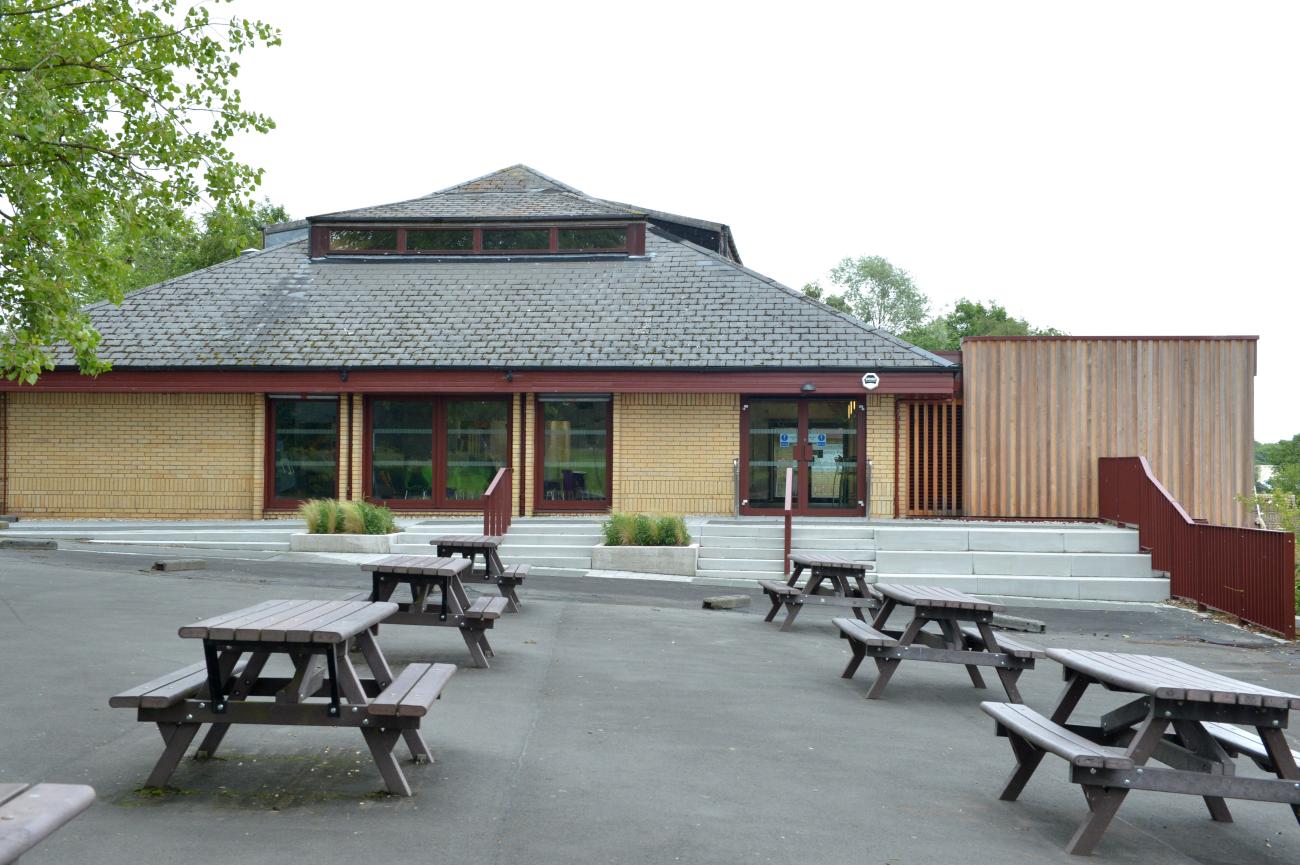Drumpellier visitor centre outside seating