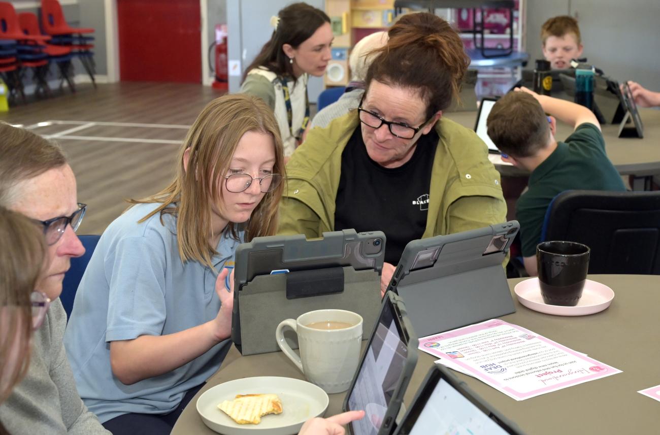 Intergenerational digital project Deaf club 6