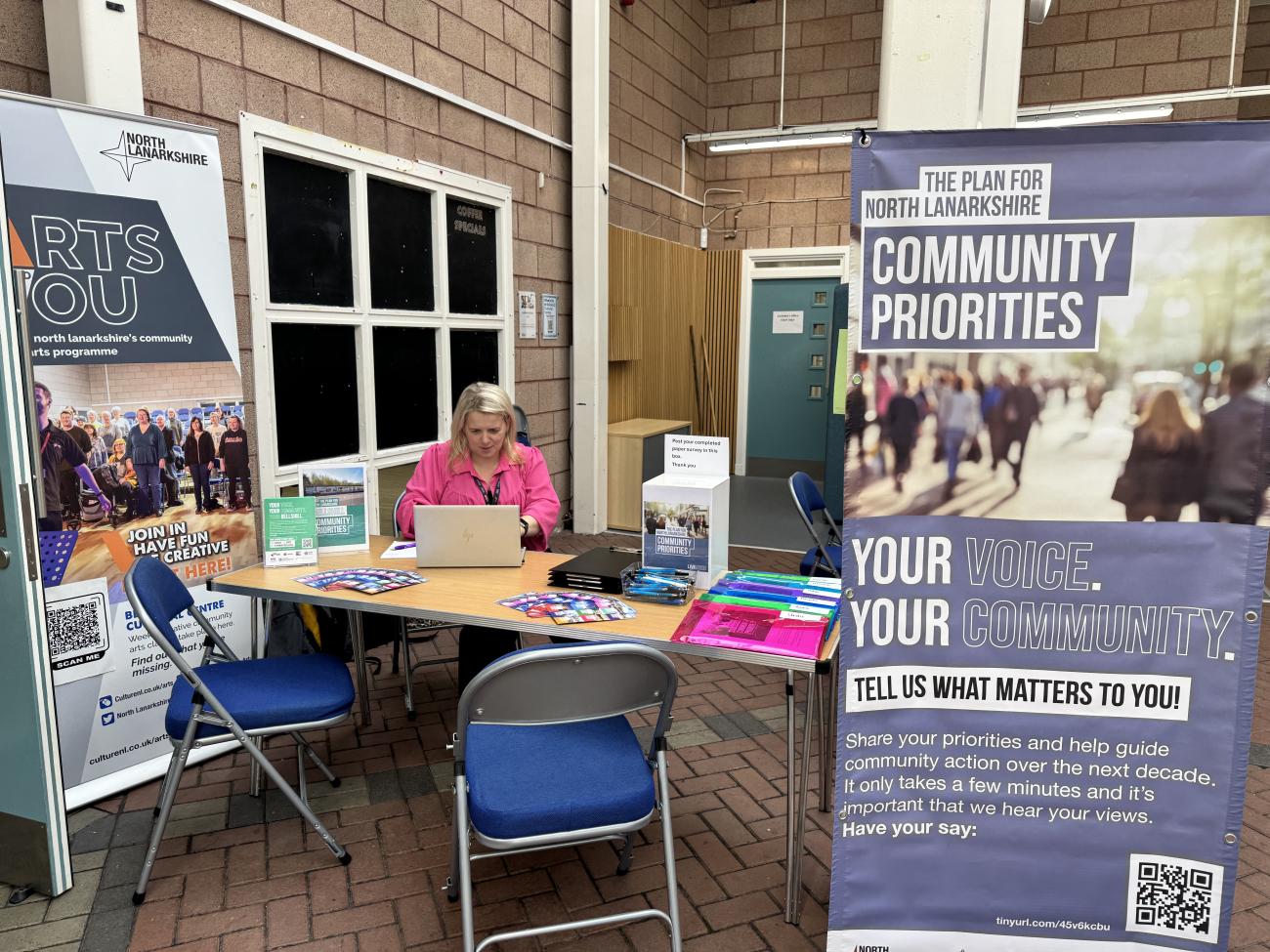table with pop up banner and leaflets